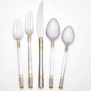 Ensemble de couverts élégants en argent avec accents dorés, manche design, acier inoxydable de qualité supérieure, pour mariage, restaurant et dîner - Product Image 1