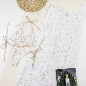 Étiquette personnalisée STOCK blanc Triangle haut en dentelle longue robe de plage Sexy Bikini ensemble pour femmes 3 pièces maillots de bain diamant lettre - Product Image 3