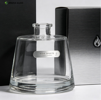 Bouteille de liqueur en verre transparent conique personnalisée, bouteille vide pour whisky et brandy avec emballage personnalisé