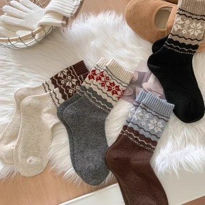 Women's Wool Socks Mid Calf Autumn Winter Warm Thermo Style Regular Casual Socks Sweat Absorbing Polyester Fiber - Product Image 1