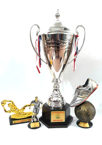 Coupe universelle <span class=keywords><strong>de</strong></span> base <span class=keywords><strong>de</strong></span> trophée en bois noir pour la compétition sportive majeure pour le jeu <span class=keywords><strong>de</strong></span> football <span class=keywords><strong>de</strong></span> football Récompenses Stock Trophées Médailles Plaques - Product Image 5