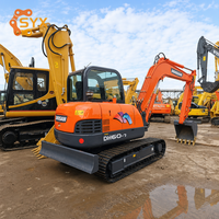 Мини-экскаватор Doosan DH60 6 тонн на гусеничном ходу с низкой наработкой часов наработки, оригинальным двигателем, гидравлический, б/у, для проектов дорожной инфраструктуры