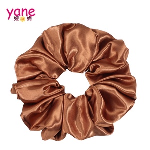 Übergroße Haarbänder oder XXL-Haargummis aus Satinmaterial mit 18 cm Durchmesser und individuellen Mustern für Frauen - Product Image 5