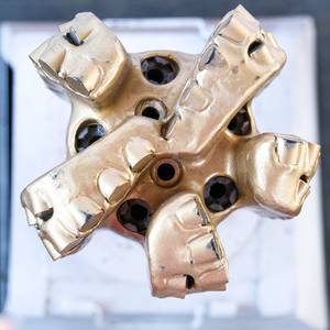 Broca <span class=keywords><strong>PDC</strong></span> com Ponta de Diamante <span class=keywords><strong>API</strong></span> <span class=keywords><strong>Bit</strong></span> 8 3/4\" 222 mm 5 Lâminas para Perfuração Eficiente de Poços - Product Image 3