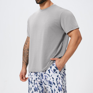 <span class=keywords><strong>เสื้อ</strong></span><span class=keywords><strong>ยืด</strong></span>คอกลมผู้ชายสไตล์สปอร์ตแคชชวล ระบายอากาศได้ดี ซึมซับเหงื่อ ใส่สบายผิว สำหรับฤดูใบไม้ผลิ/ฤดูร้อน ดีไซน์เรโทร - Product Image 3