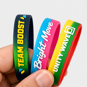 Bracelets promotionnels en silicone gaufré avec logo personnalisé pour événements, festivals, admission, collectes de fonds, campagnes de sensibilisation, cadeaux promotionnels - Product Image 1