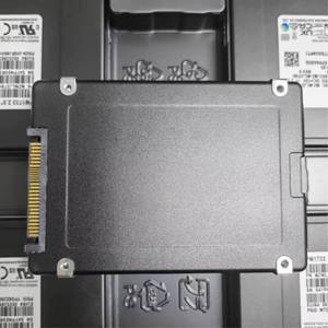 PM9A3 7.68T U.2 NVMe PCIE 4.0 Gen4 MZQL27T6HBLA-00A07 SSD pour serveur - Product Image 1