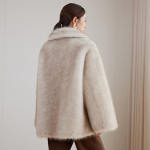 Manteau en fausse fourrure <span class=keywords><strong>beige</strong></span> de luxe pour femmes, col rabattu, chaud et moelleux, vêtement d'extérieur d'hiver élégant, veste épaisse - Product Image 2