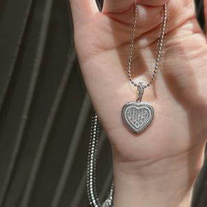 Collar con Nudo de Corazón de Plata de Ley S925 para Niñas, Versátil, Ligero, de Lujo, con Colgante de Moda de Alta Gama y Temperamento - Product Image 1