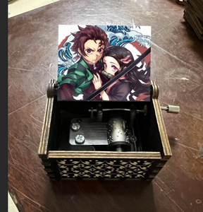 Movie Laser Khắc Tay Quay Quay Bằng Gỗ Âm Nhạc Hộp Tùy Chỉnh Hoạt Hình Thiết Kế Với Tính Năng Xoay Manivela Âm Nhạc Hộp - Product Image 3