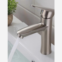 Robinet de salle de bain moderne à poignée unique, à montage sur plan, finition chromée, en acier inoxydable, avec débit contrôlé et bec flexible