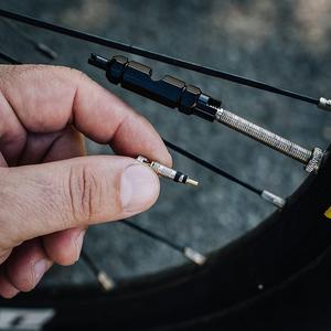 Noyau <span class=keywords><strong>de</strong></span> <span class=keywords><strong>valve</strong></span> Presta en laiton pour vélo, outil <span class=keywords><strong>de</strong></span> retrait <span class=keywords><strong>de</strong></span> noyau <span class=keywords><strong>de</strong></span> <span class=keywords><strong>valve</strong></span> en alliage pour pneus tubeless <span class=keywords><strong>de</strong></span> vélos <span class=keywords><strong>de</strong></span> route et <span class=keywords><strong>VTT</strong></span> - Product Image 6