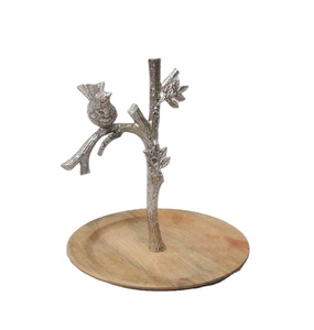 Plateau à gâteau en bois et aluminium de luxe moderne et élégant, très vendu, avec un motif d'oiseau pour la décoration de la maison et du salon - Product Image 6