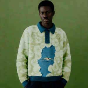 Maglione Polo da Uomo con Stampa Nuvole e Logo Personalizzato, Dettaglio Ricamato Blu Piscina, Vestibilità Comoda, Casual e Alla Moda con Bottoni - Product Image 4