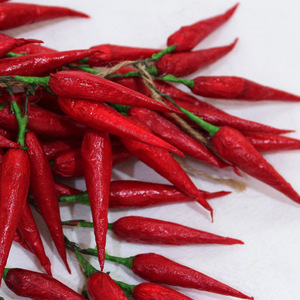 Guirlandes de piments rouges séchés artificiels Gardenia pour décorations extérieures, accessoires pour fermes et restaurants - Product Image 3