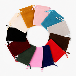 Vente en gros de pochettes en velours personnalisées avec logo, sacs en velours à cordon pour bijoux, pour cadeaux - Product Image 3