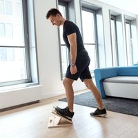Civière de jambe de mollet de planche inclinée en bois réglable Logo personnalisé pour l'étirement des mollets