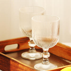 Verres à pied sans plomb de qualité supérieure conçus pour améliorer les saveurs et les arômes des vins fins pour les palais sophistiqués - Product Image 3