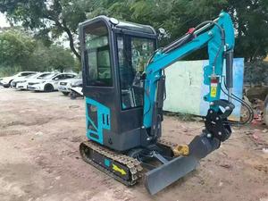 Miniexcavadora de orugas usada de 2 toneladas con certificación CE EPA, superventas para construcción, con acoplador rápido, martillo rompedor y accesorio de barrena, motor Doosan - Product Image 2