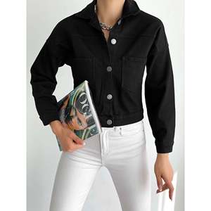 Veste en jean noire courte pour femme, boutonnée sur le devant, 100% coton, manches longues, veste tendance avec poches - Product Image 1