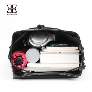 <span class=keywords><strong>Zaino</strong></span> Impermeabile per Laptop da Lavoro con Scomparti Multipli, Spazioso e Resistente per Pendolarismo Quotidiano e Viaggi Brevi - Product Image 3