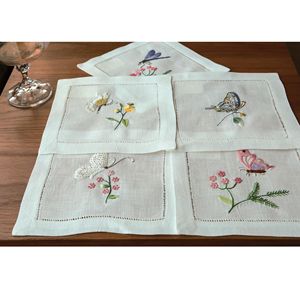 Serviette de cocktail en lin à motifs floraux fantaisistes |   Linge de table réutilisable en lin 100% naturel de qualité supérieure, respectueux de l'environnement, motif floral ludique - Product Image 1