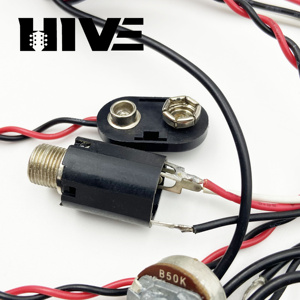 工厂销售 2 频段 EQ 有源低音拾音器吉他电路线束前置放大器 2V2T 适用于低音吉他，带螺丝 9V 电池盒... - Product Image 5