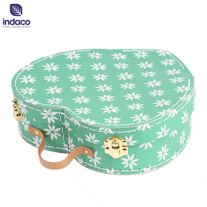 Vintage Heart <b>Paper</b> Suitcase Gift Box Daisy <b>Pattern</b> Portable Storage Box for Birthday Party Favor - Product Image 2