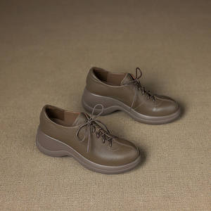 Zapato único hecho a mano con hebilla grande de cinturón, estilo retro, tacón bajo, punta redonda, cuero genuino, impermeable, suela suave y antideslizante - Product Image 2