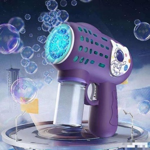 Pistolet à bulles Astronaute entièrement automatique populaire avec projection lumineuse pour enfants - Product Image 2
