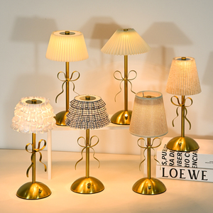 Lampada da Tavolo di Lusso a Forma di Arco in Stile Nordico, con Batteria Inclusa e Funzione di Ricarica, per Camera da Letto e Soggiorno - Product Image 6