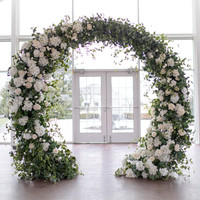 Arche de mariage en métal de forme cœur avec un design floral raffiné, décorative, avec des vignes vertes indiennes, pour la décoration de la scène de mariage