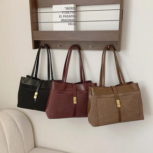 Bolso de mano pequeño de PU de alta gama, estilo cubo esmerilado, para mujer, novedad invierno 2025, con cordón, bandolera, con letras, para uso diario - Product Image 4