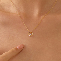 Collier minimaliste en argent sterling 925 avec pendentif en zircon en forme de boucle Möbius pour un usage quotidien