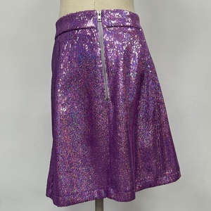 OEM su misura donna scintillante <span class=keywords><strong>gonna</strong></span> piena di paillettes <span class=keywords><strong>con</strong></span> Zip a vita alta Glitter viola gonne corte a pieghe Sexy <span class=keywords><strong>con</strong></span> pantaloncini interni - Product Image 3