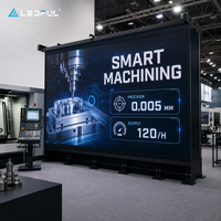 Mur d'affichage LED large P2.6 pour démonstration de machines industrielles, idéal pour les salons professionnels, avec haute fréquence de rafraîchissement, disponible à la location et à l'installation.