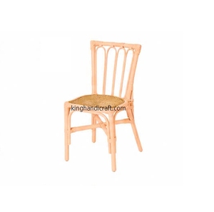 Chaise pour enfants en rotin faite à la main, tendance et moderne, avec des caractéristiques de sécurité pour une utilisation en extérieur, dans le salon, pour les anniversaires, les mariages, les événements - Product Image 1