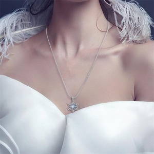 Regalo di natale Fiocco di Neve In <span class=keywords><strong>Argento</strong></span> Placcato Sfera Di Cristallo Piccola Gabbia del Fiocco di Neve Del Pendente Della <span class=keywords><strong>Collana</strong></span> - Product Image 6