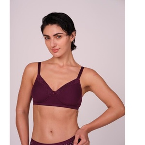 Soutien-gorge T-shirt légèrement rembourré pour femme avec dentelle, couvrance totale, sans armatures, doux et confortable pour le quotidien, lingerie intime - Product Image 5