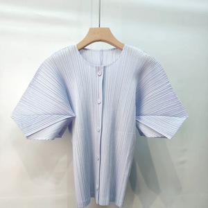 PY 2026 Casual Daily Style Miyake Pleated Button-Up Batwing Sleeve Loose Fit Women's Western Clothing Bulk Wholesale - Product Image 4