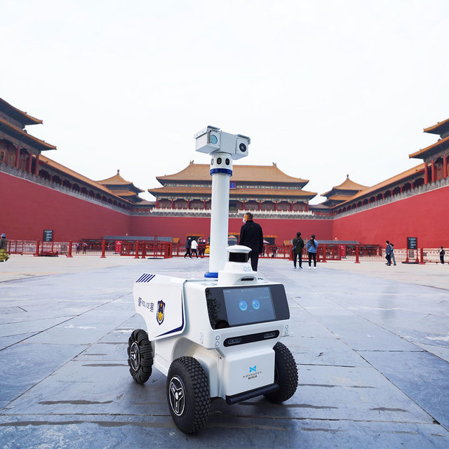 Autonomous AI Wheel Security Patrol Robot Outdoor Home Guard with IPX5 Waterproof 40km/h Speed & App Control