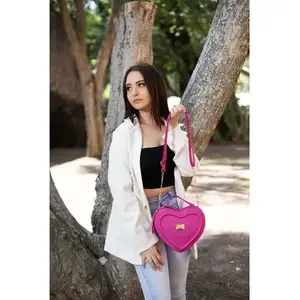 Bolso de Pecho en Forma de Corazón para Mujer, Marca Fana, de Microfibra y Cuero Sintético, con Correa de Cadena, Estilo Moderno, para Todas las Temporadas, Vegano - Product Image 3