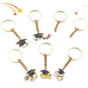 Llavero de recuerdo de graduación con logotipo personalizado al por mayor, llavero esmaltado con gorro de graduado y libro para fiestas - Product Image 1