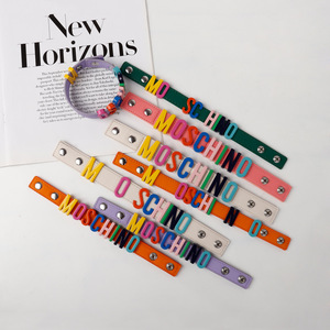 25mm 큰 구멍 빨강 파랑 색상 슬라이드 레터 참 플랫 가죽 팔찌 시계줄 합금 슬라이더 알파벳 비즈 - Product Image 2