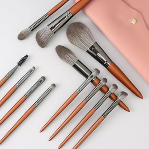 Set de 12 Brochas de Maquillaje de Pelo Sintético con Mango de Madera y Virola de Aluminio, para Rostro, Ojos, Polvo y Sombra de Ojos, Brochas Cosméticas Personalizadas para Mujer - Product Image 3