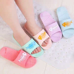 Men's and women's summer wear-resistant thick-soled <b>slippers</b>, couple <b>slippers</b>, home indoor bathroom shower <b>slippers</b> wholesale. - Product Image 2