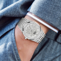 Nouvelle montre de luxe en cristal de quartz pour hommes avec boîtier en acier et affichage à cadran analogique pour hommes et femmes