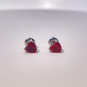 ต่างหูแบบติดหูสำหรับผู้หญิง ดีไซน์คลาสสิกทันสมัยจากเทียนหยู เจ็มส์ ผลิตจากทองเหลืองชุบทอง ประดับด้วยเพชรคิวบิกเซอร์โคเนียรูปหัวใจสีแดง - Product Image 2
