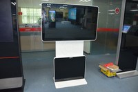 Mesin Periklanan LCD Vertikal Dalam Ruangan dengan Layar Sentuh Digital dan Putar Otomatis