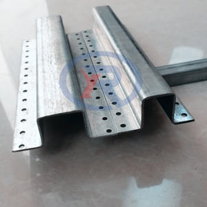 Poteaux de clôture <span class=keywords><strong>en</strong></span> métal galvanisé à chaud, poteaux de ligne pour clôture <span class=keywords><strong>en</strong></span> bois, poteaux <span class=keywords><strong>en</strong></span> U à vendre - Product Image 2